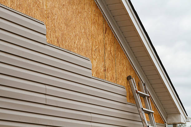 Professional Siding Installation technician working in Elmhurst, IL